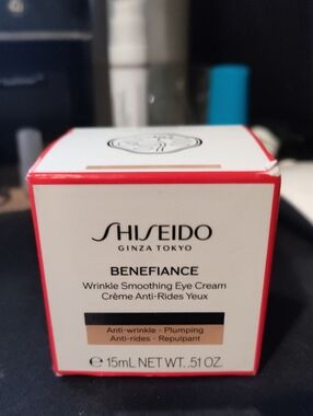 Shiseido Benefiance Wrinkle Smoothing Eye Cream — White/Red/Beige